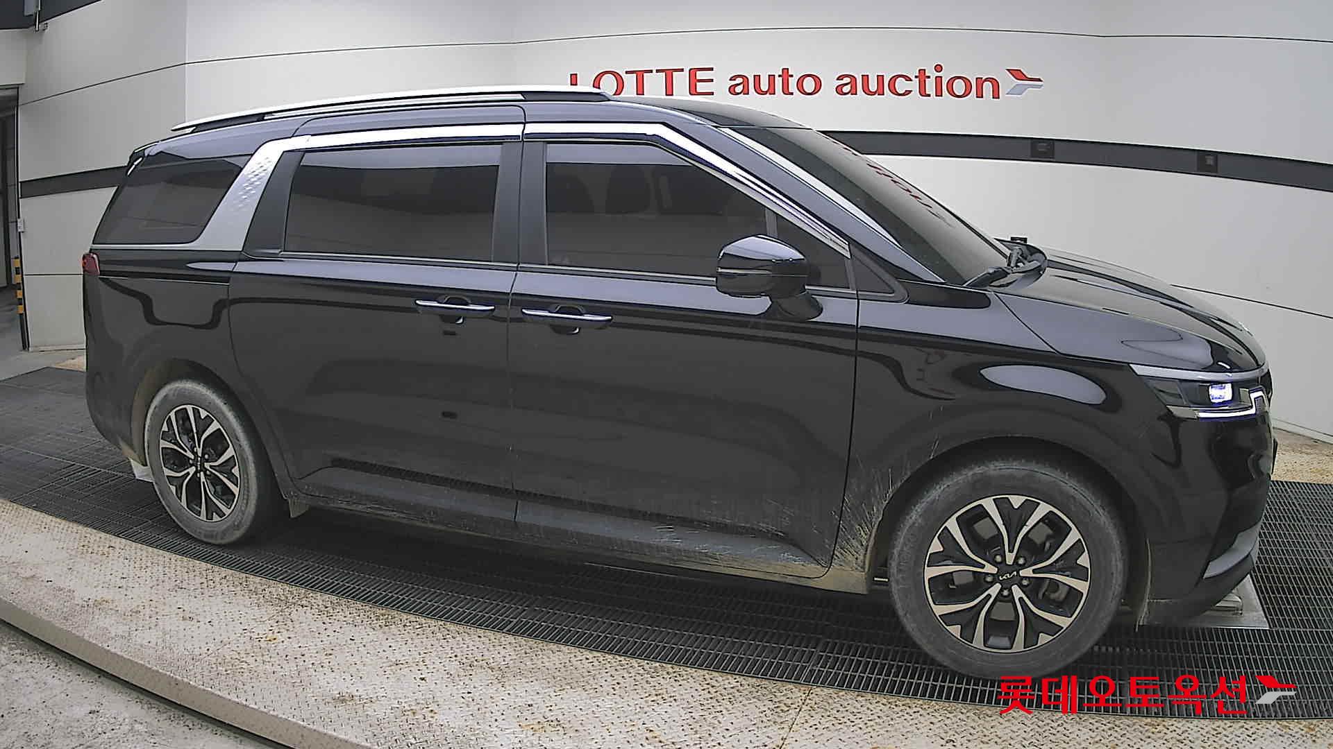 Kia Carnival - 22