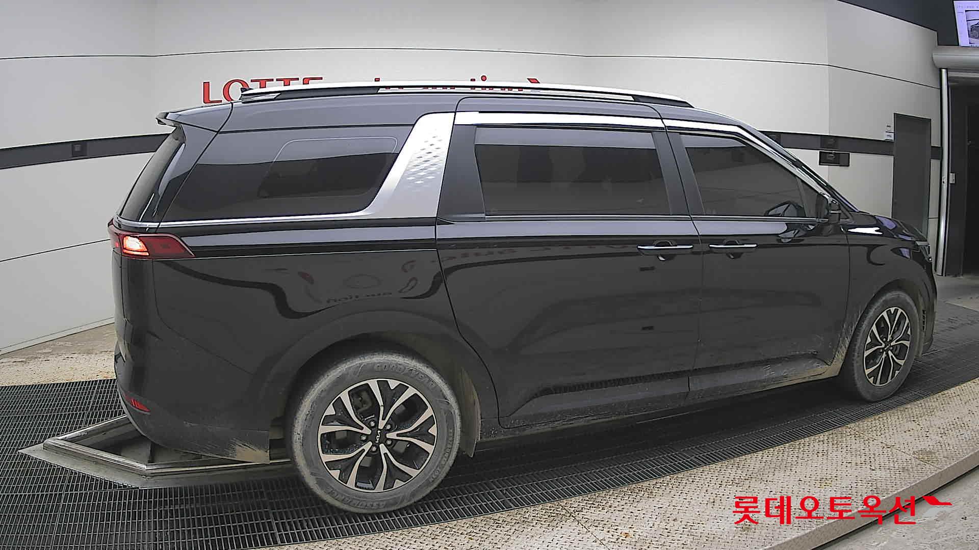 Kia Carnival - 20