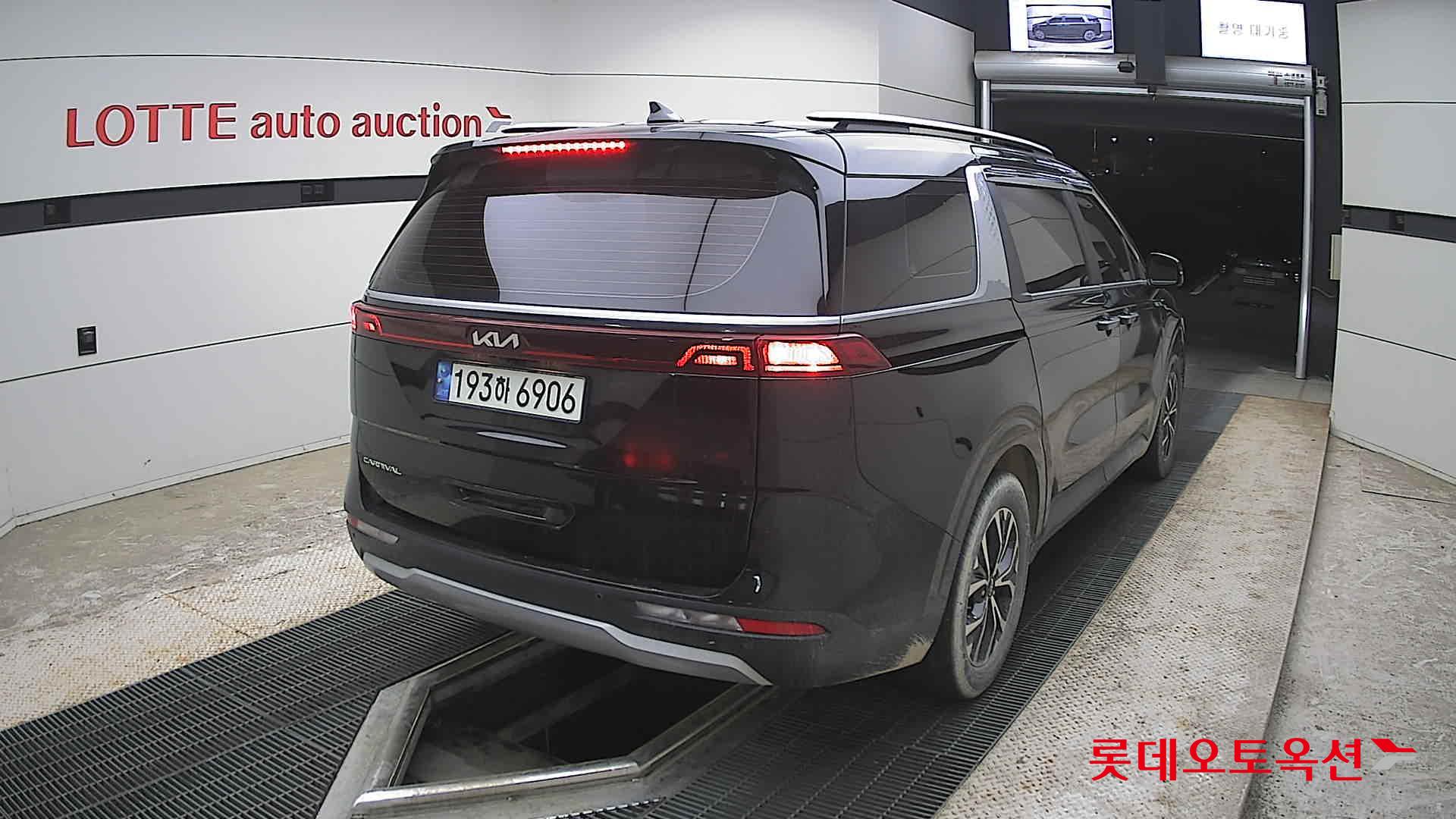 Kia Carnival - 18