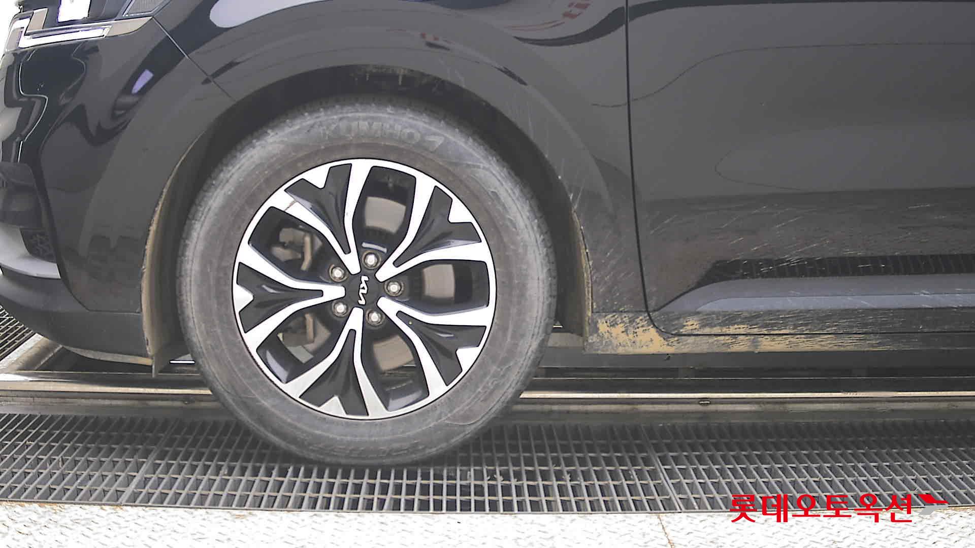 Kia Carnival - 25