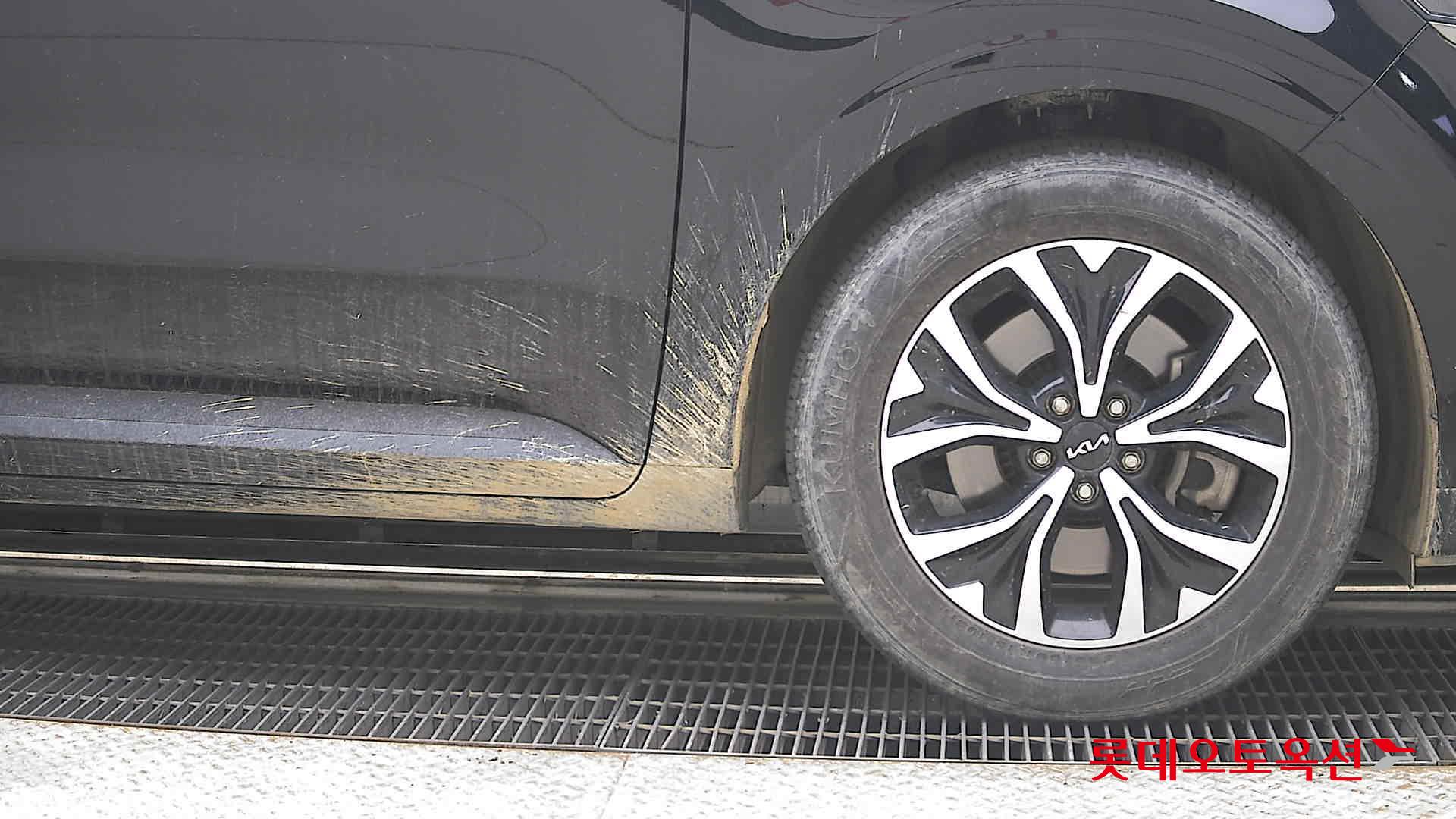 Kia Carnival - 27