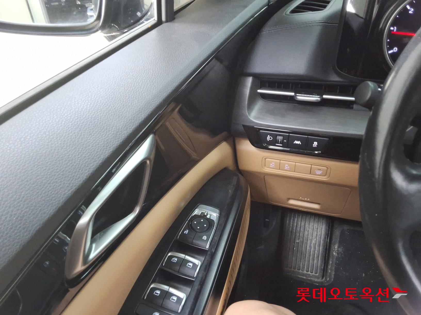 Kia Carnival - 29