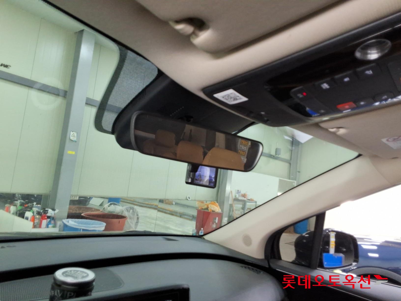 Kia Carnival - 33