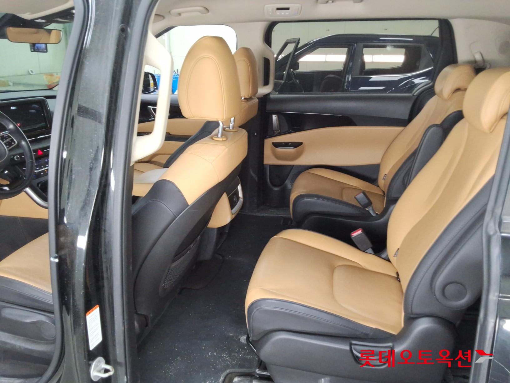 Kia Carnival - 36