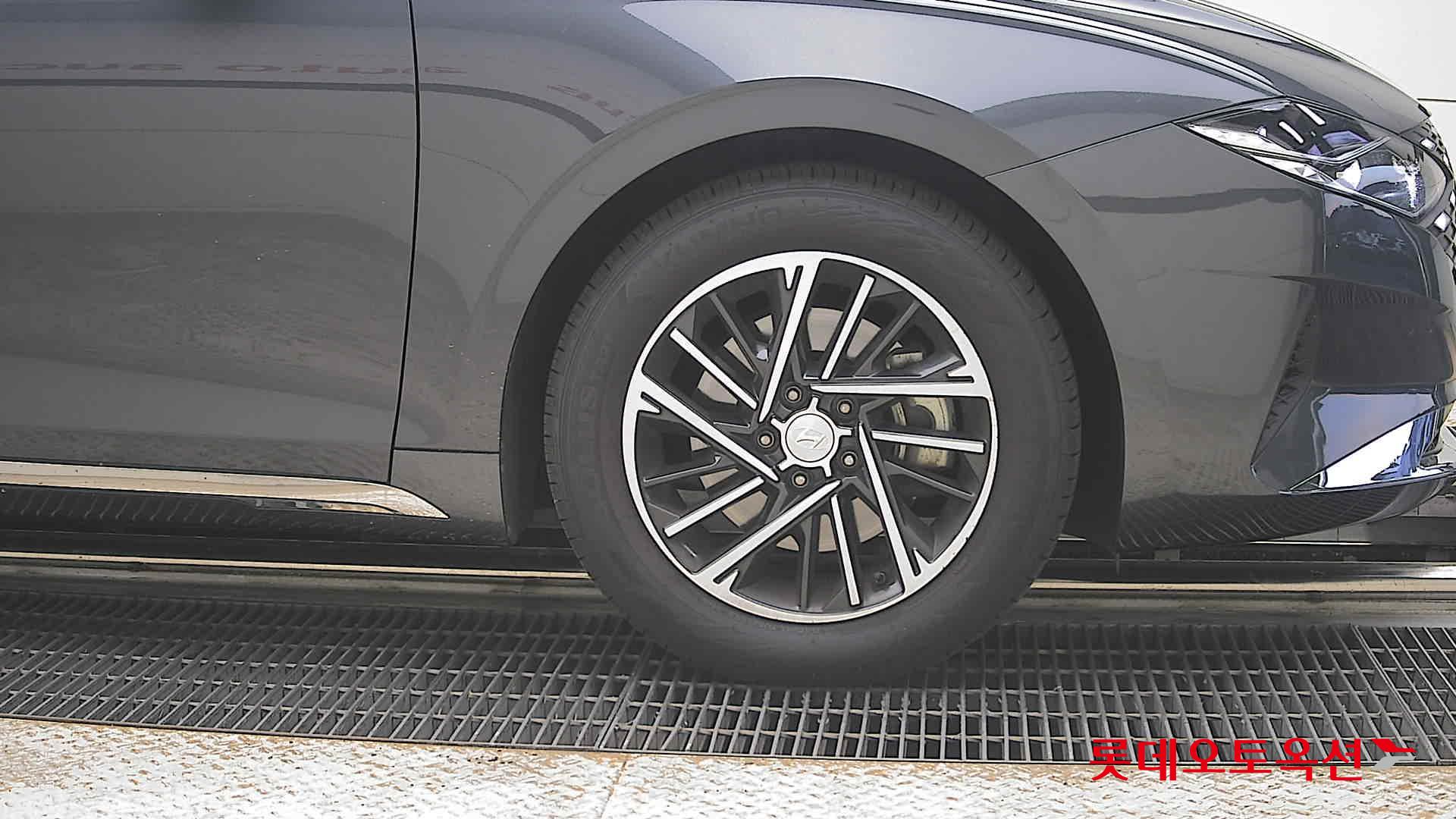 Hyundai Grandeur - 27
