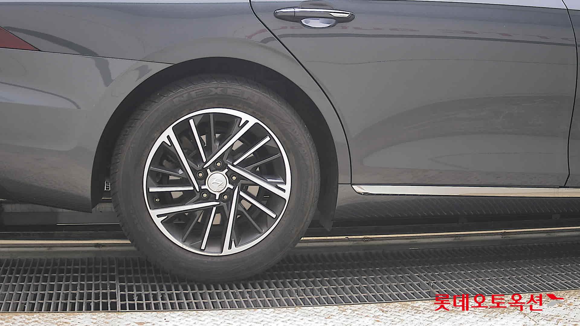 Hyundai Grandeur - 28