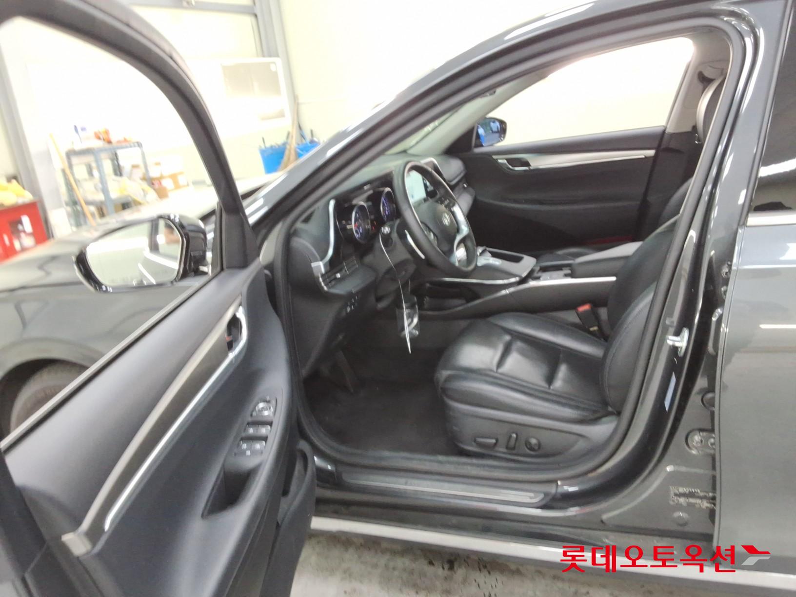 Hyundai Grandeur - 37