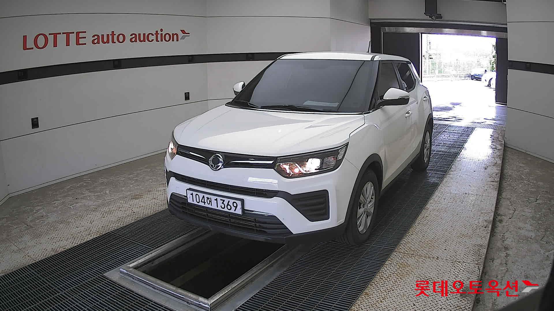 KG Mobility Tivoli - 10