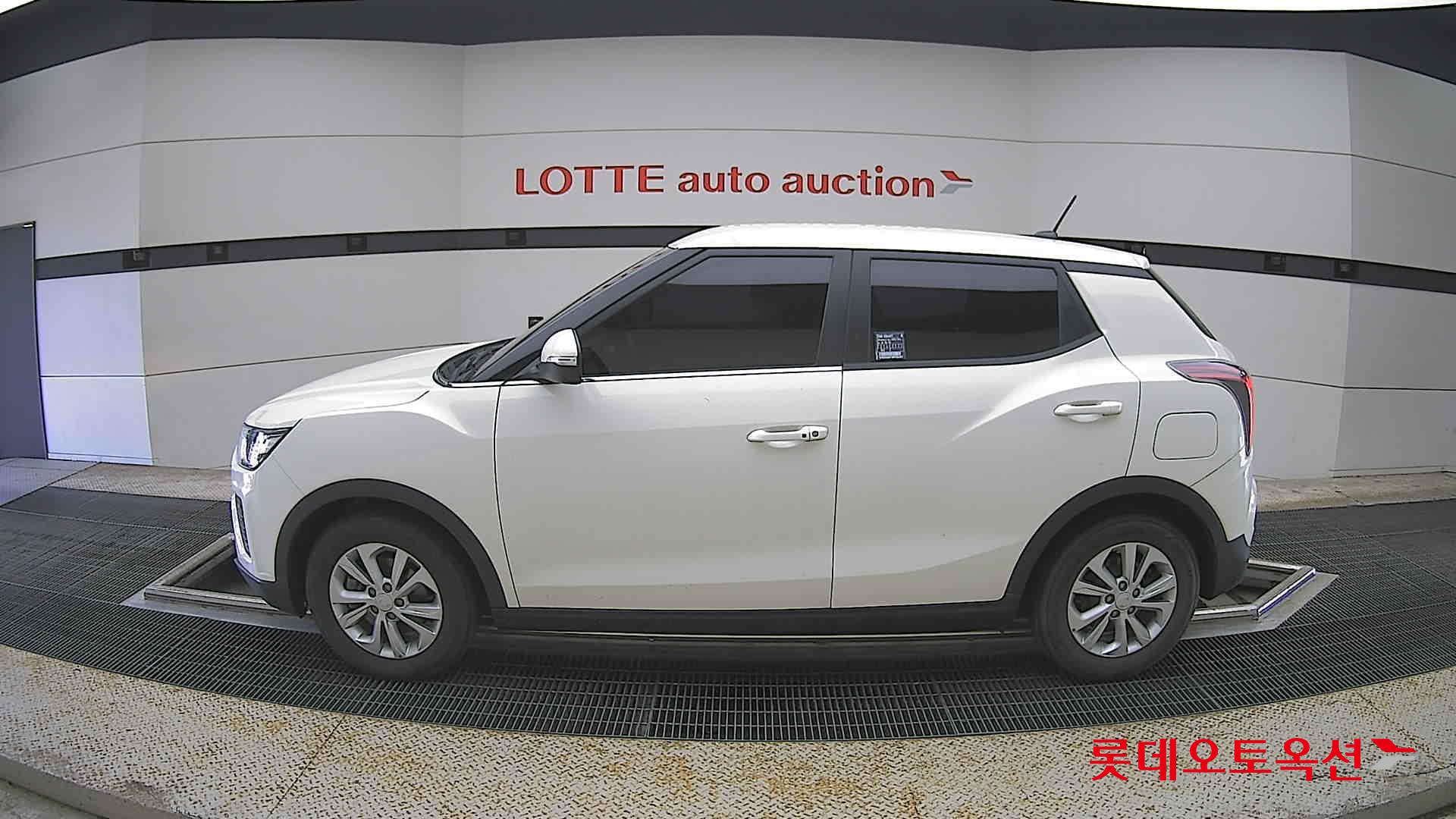 KG Mobility Tivoli - 13