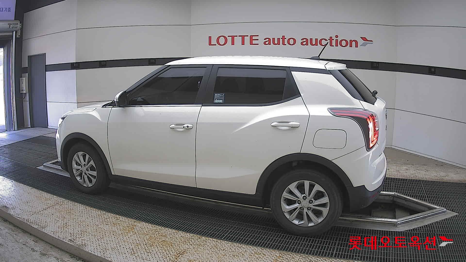 KG Mobility Tivoli - 14