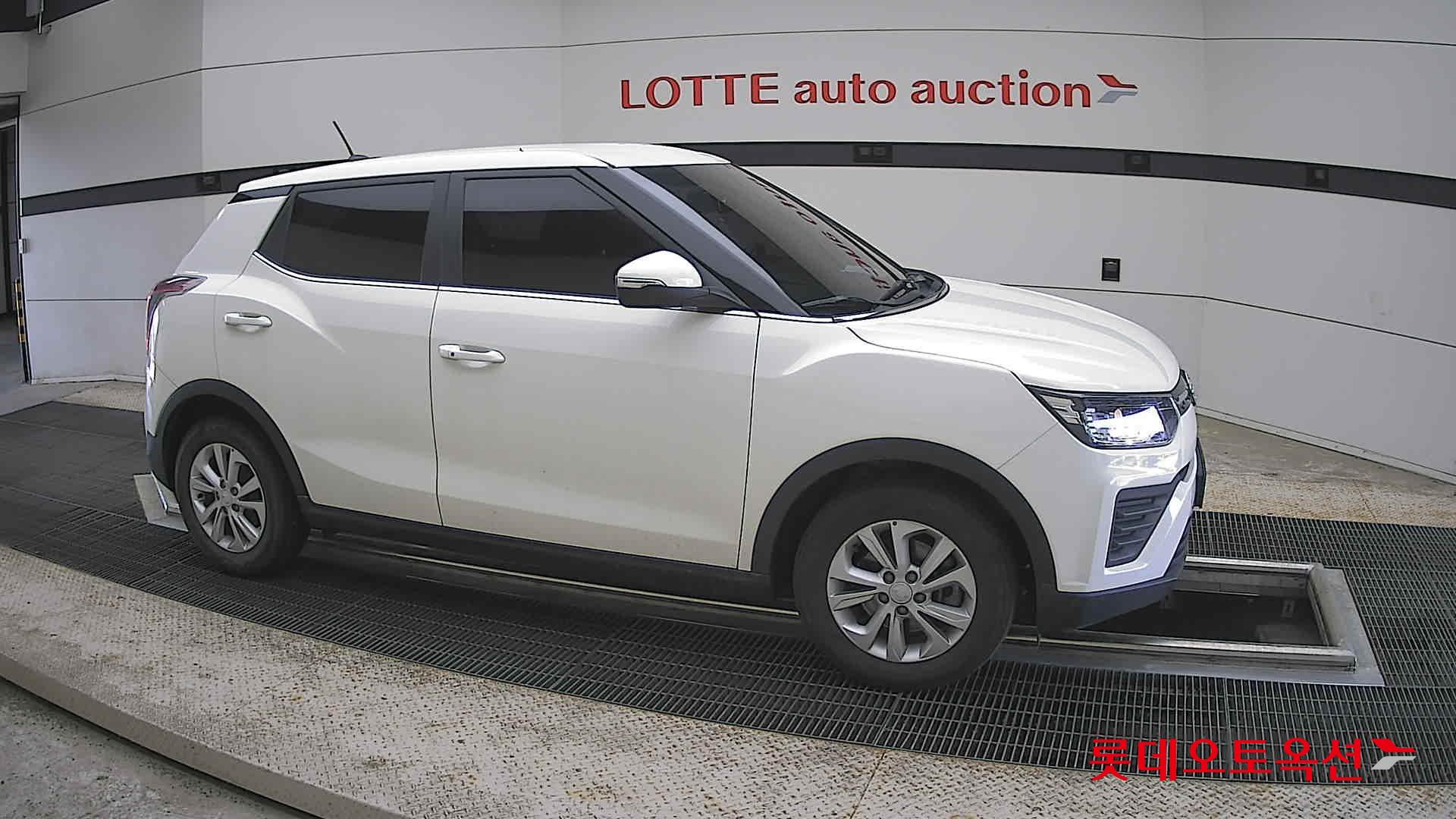 KG Mobility Tivoli - 22
