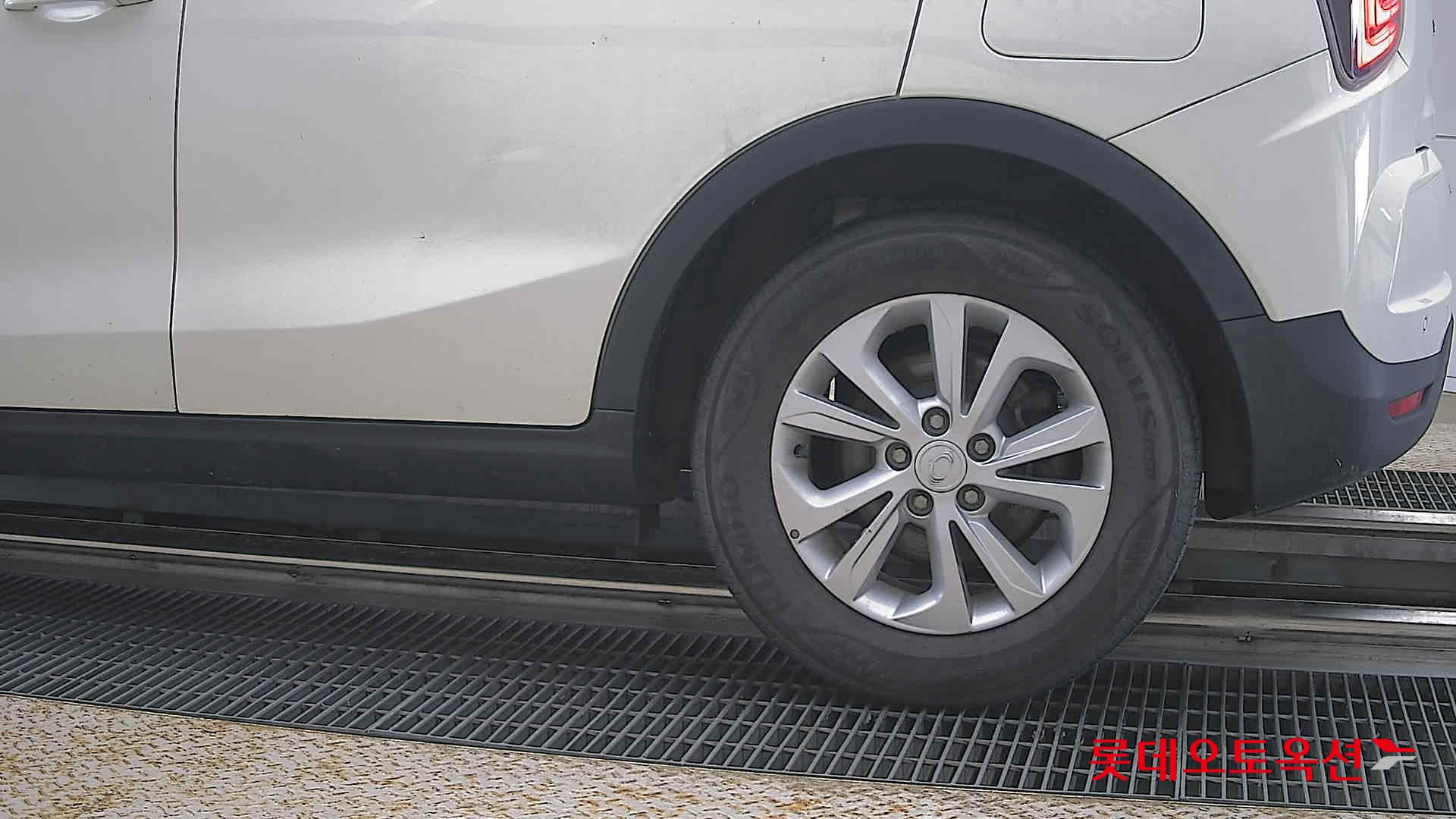 KG Mobility Tivoli - 26