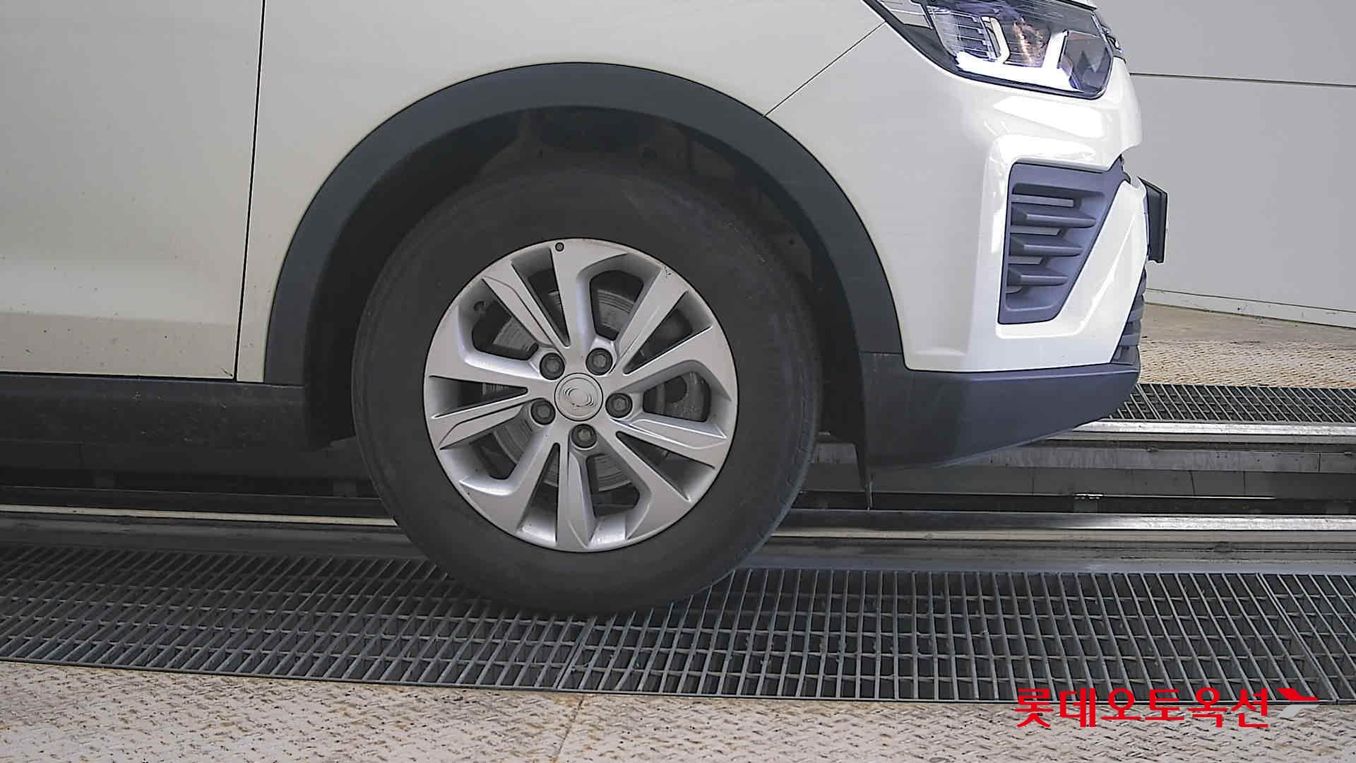 KG Mobility Tivoli - 27