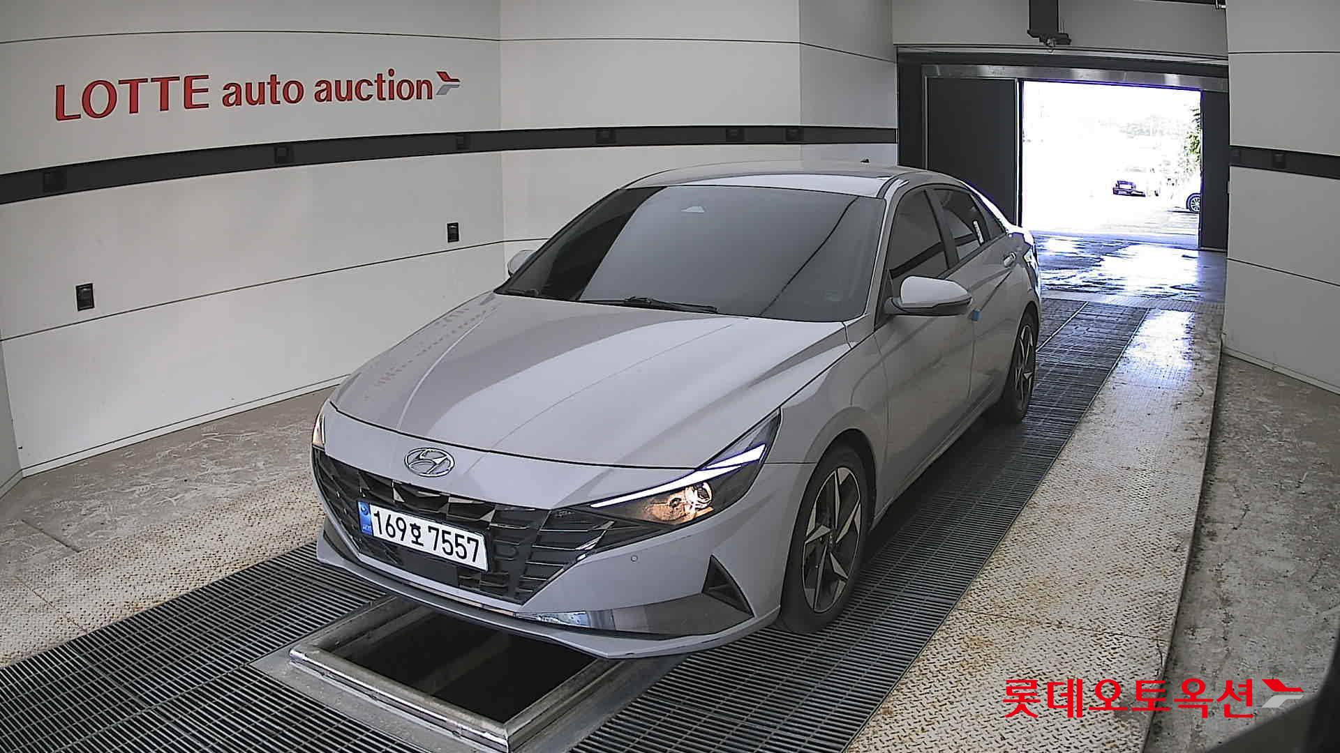 Hyundai Elantra - 10