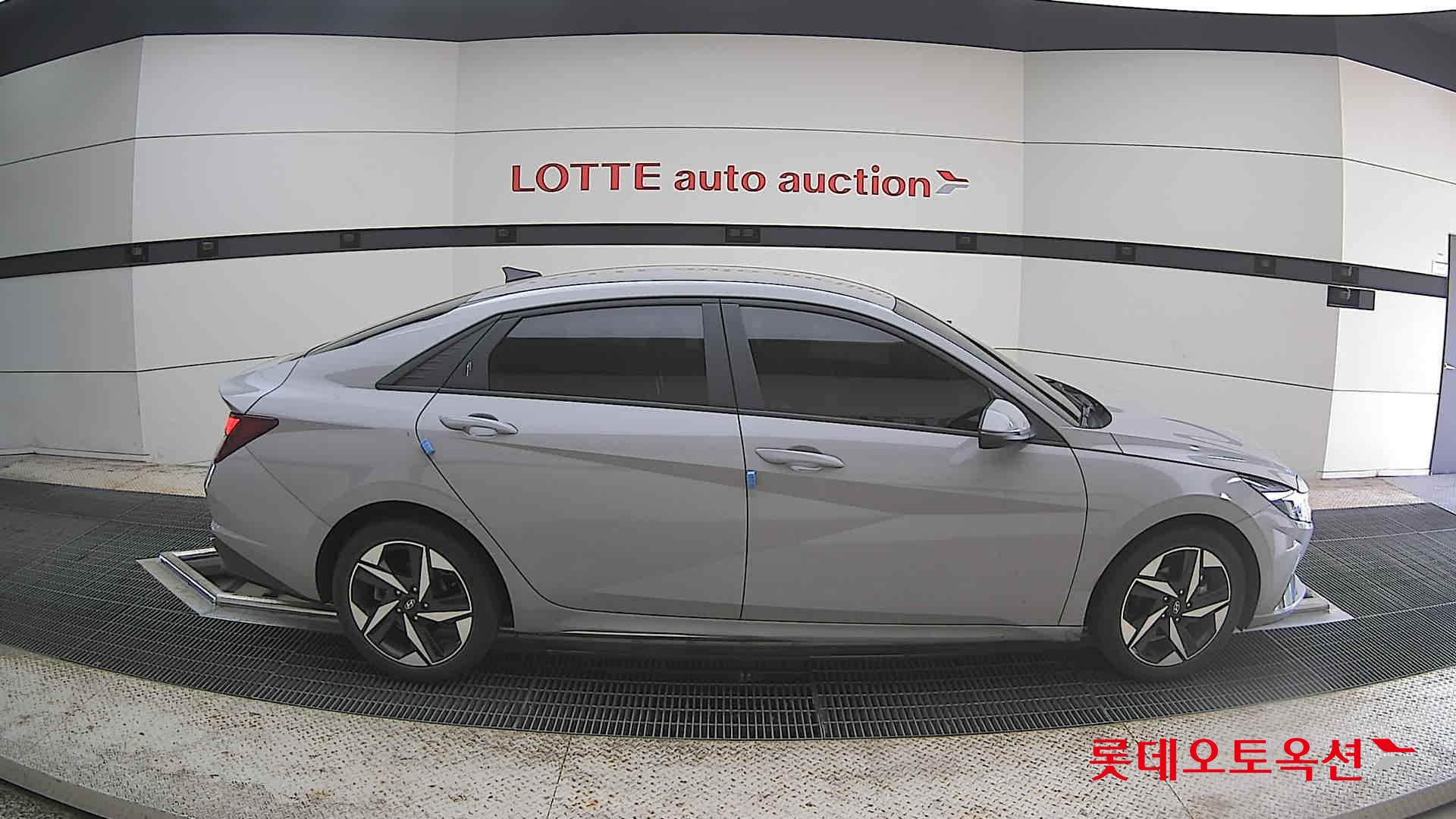 Hyundai Elantra - 21