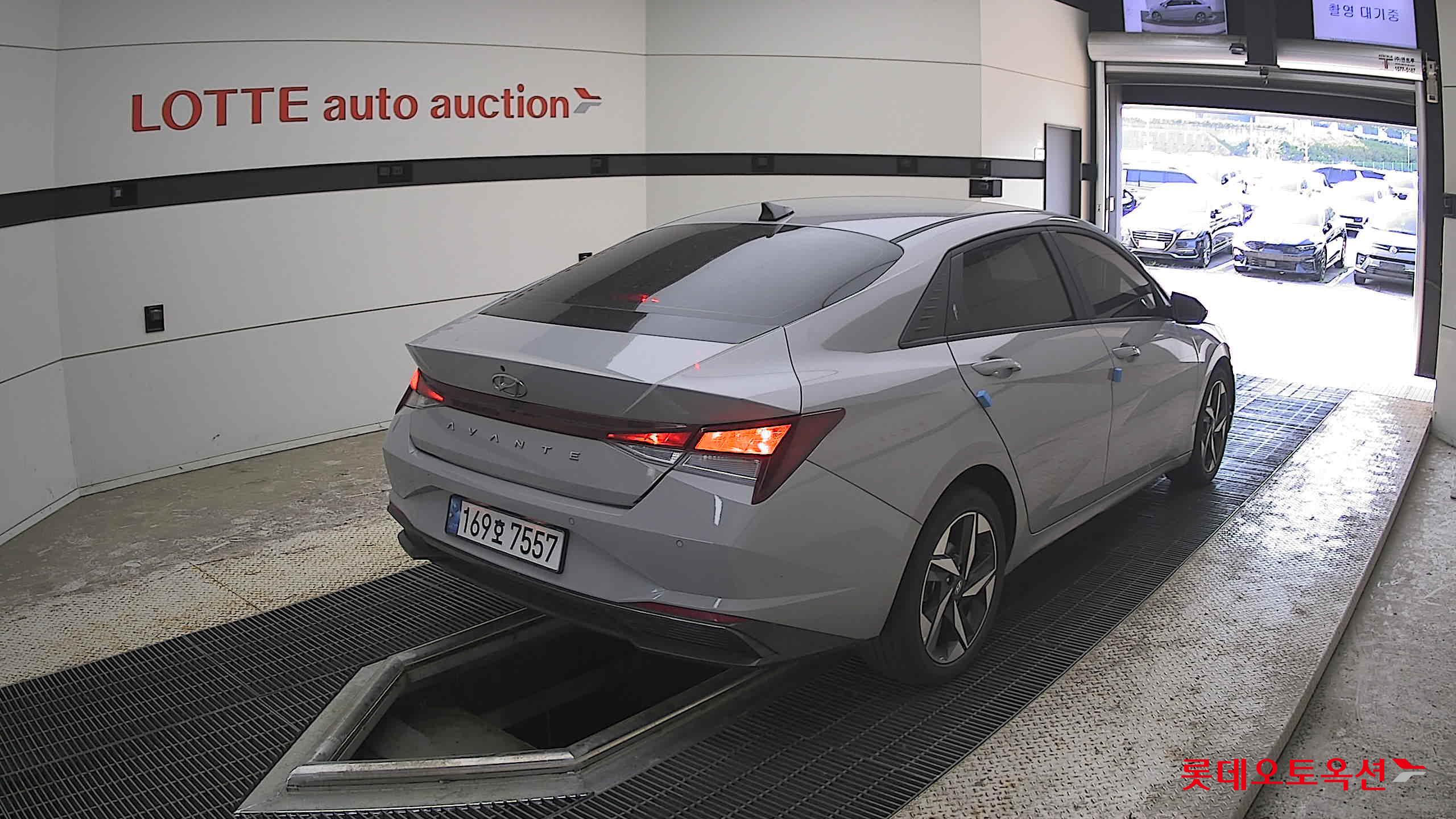 Hyundai Elantra - 5