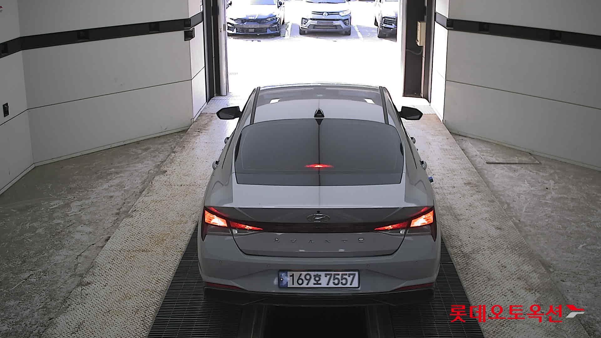 Hyundai Elantra - 17