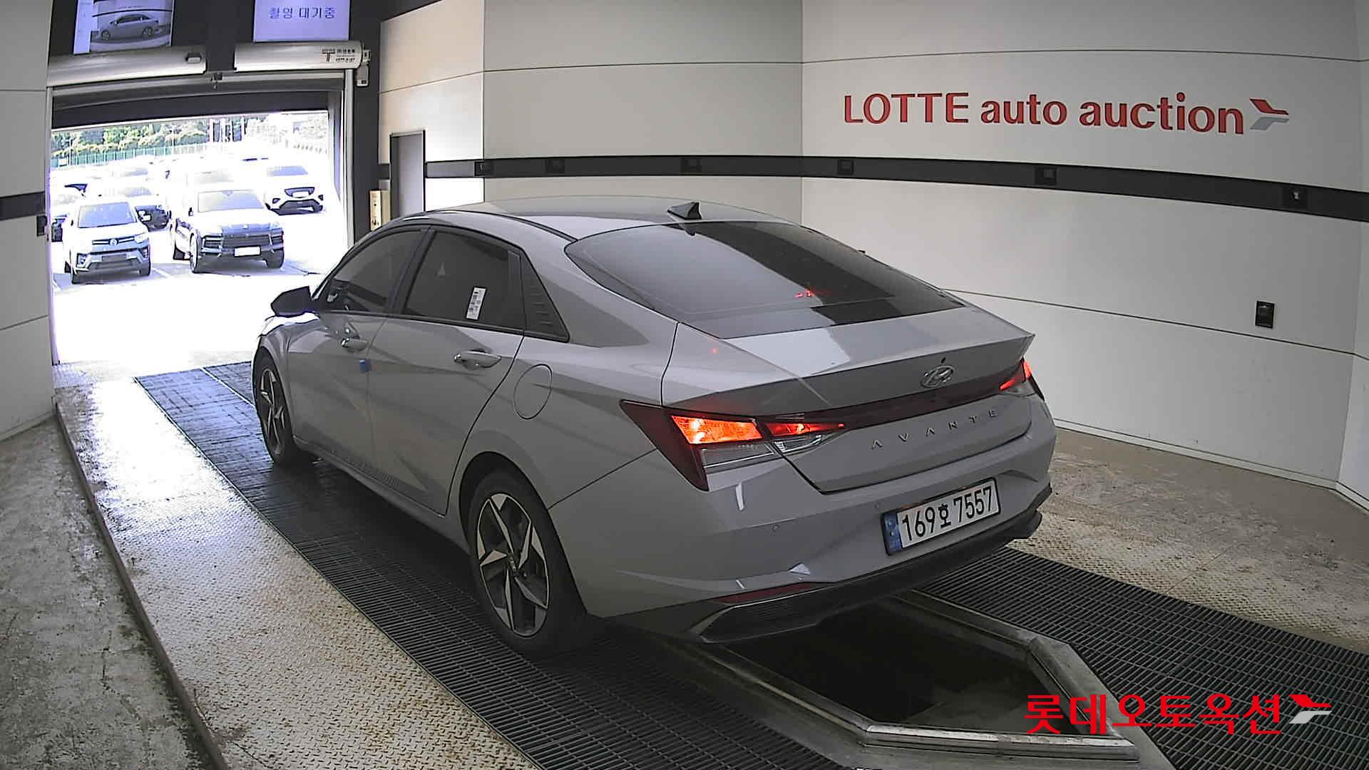 Hyundai Elantra - 4