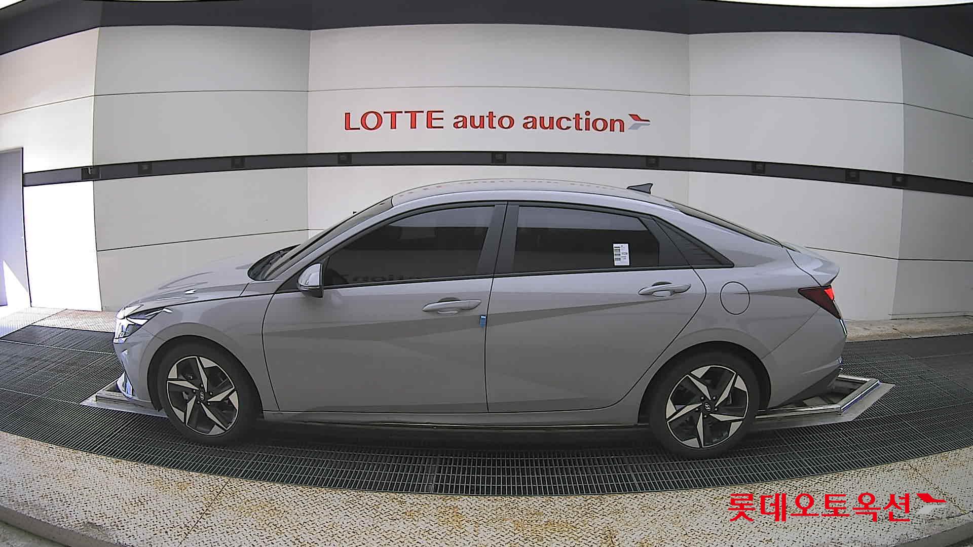 Hyundai Elantra - 13