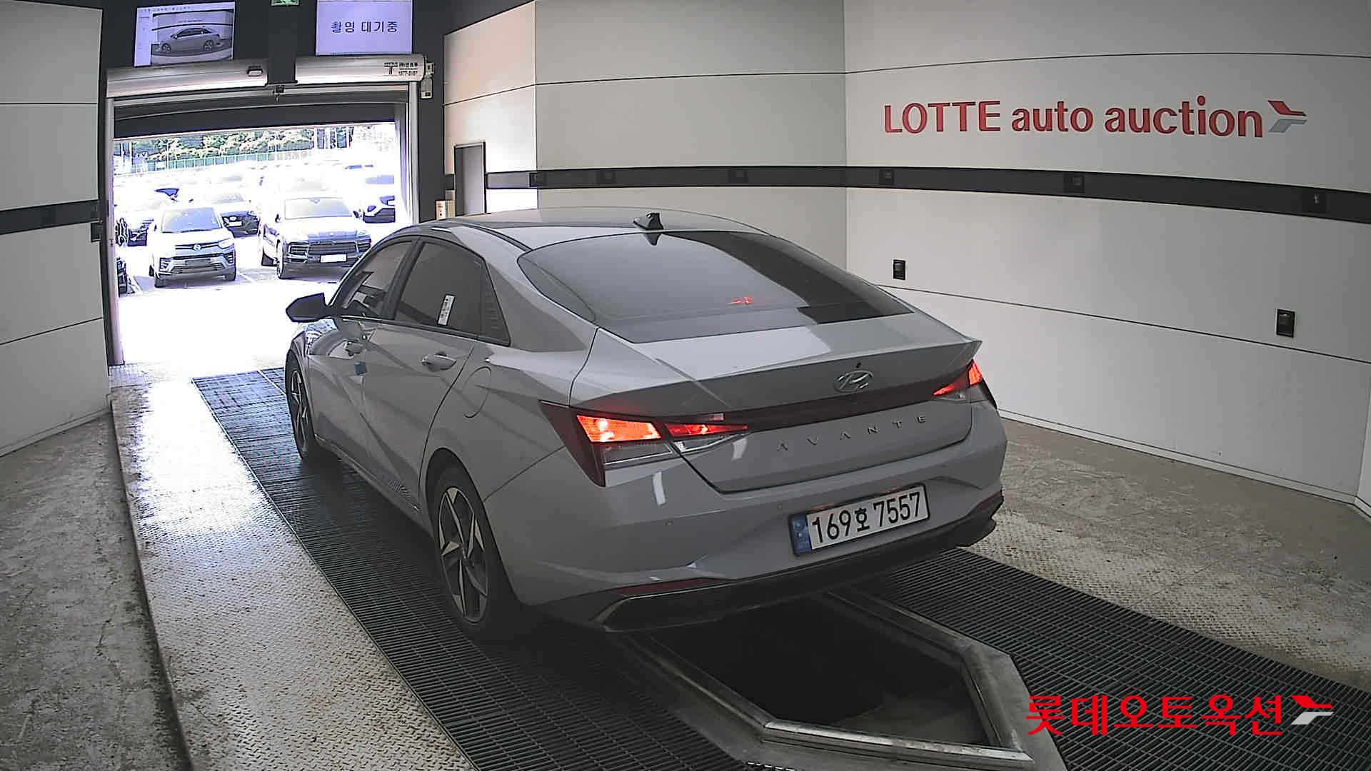 Hyundai Elantra - 16