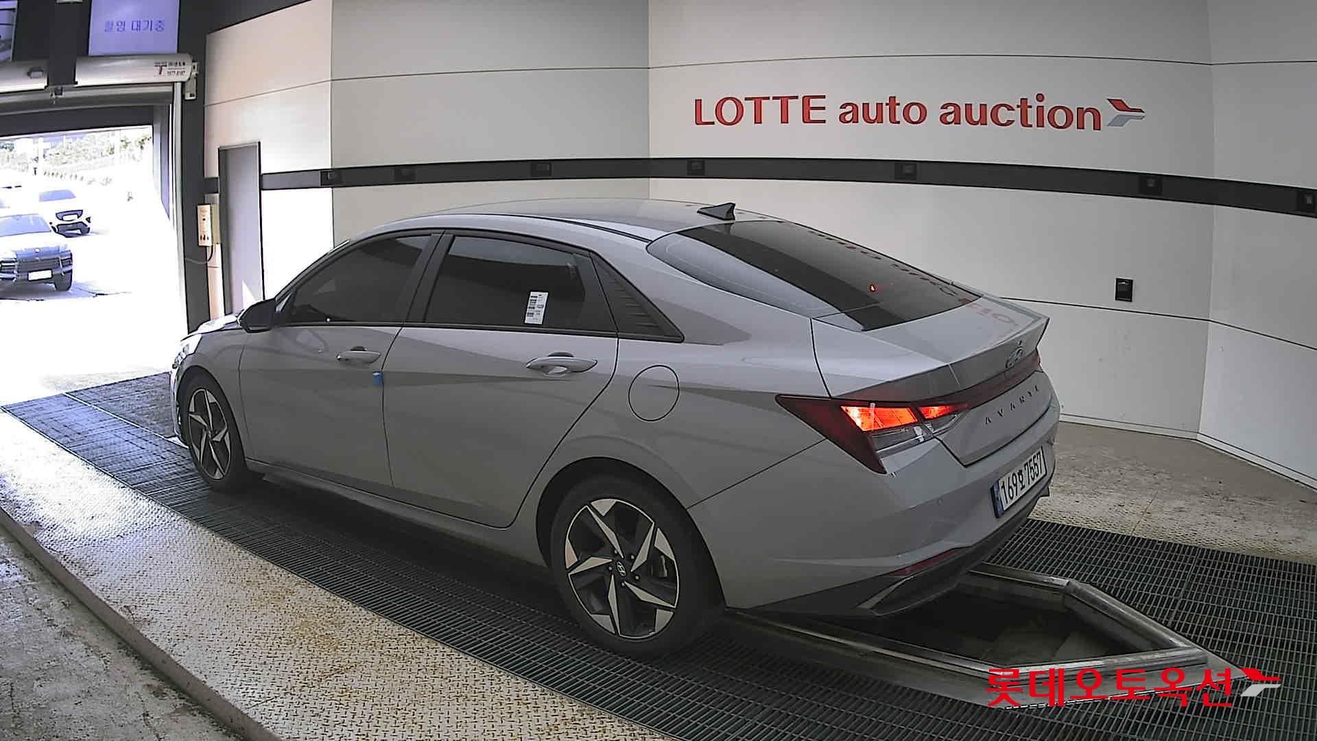 Hyundai Elantra - 15