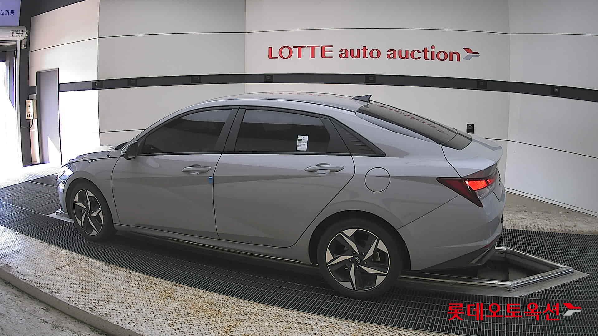 Hyundai Elantra - 14