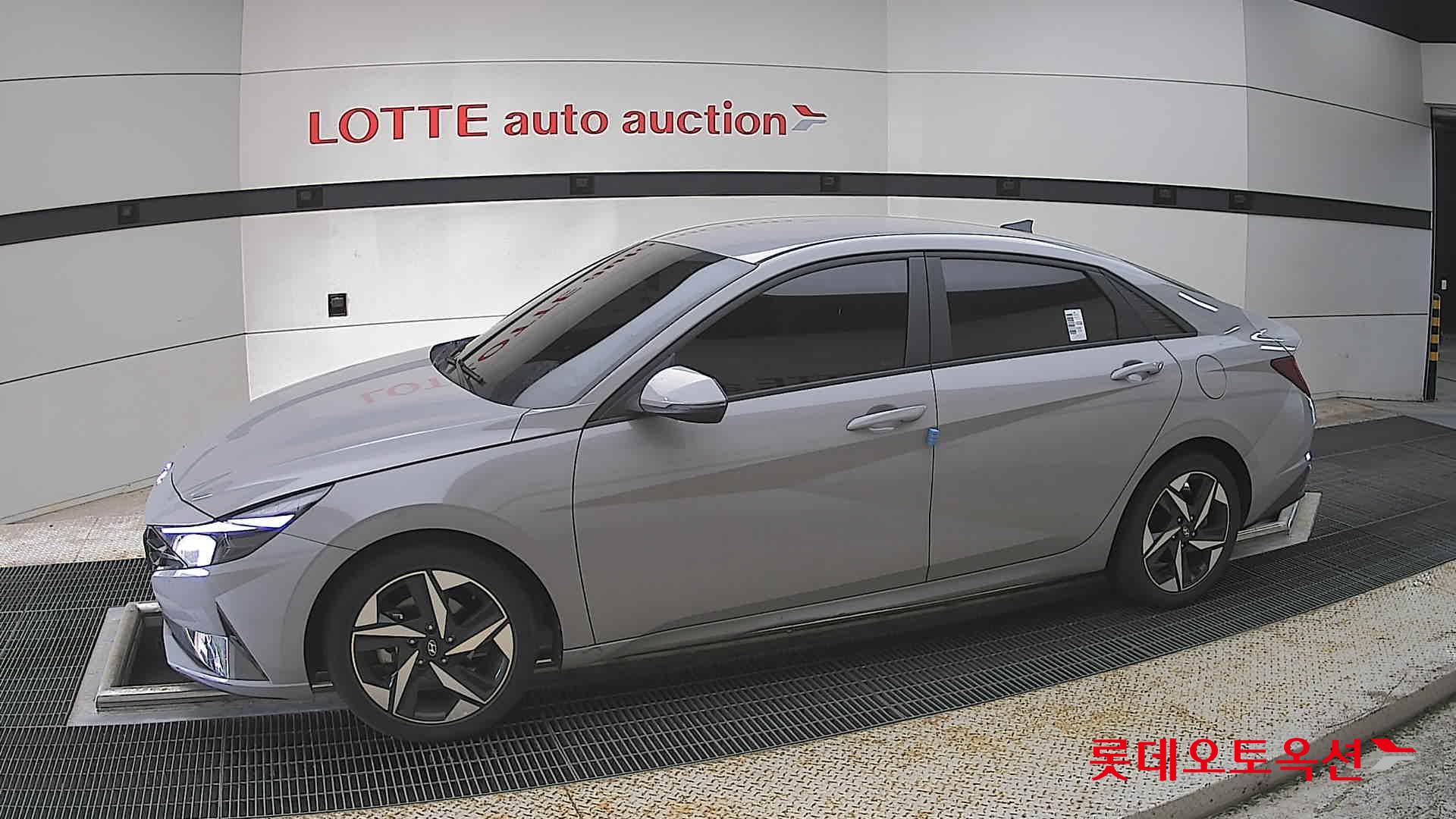 Hyundai Elantra - 12