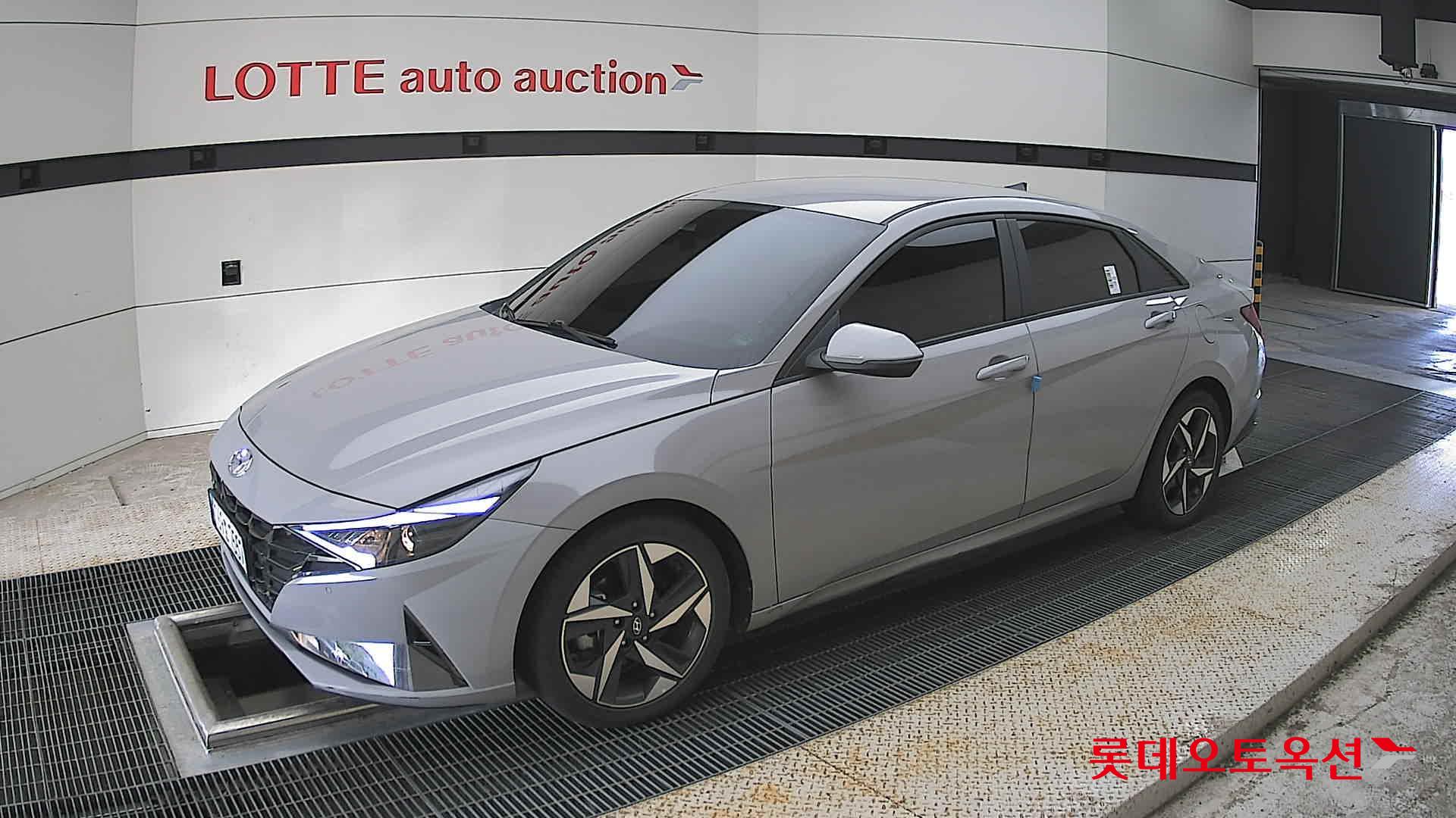 Hyundai Elantra - 11