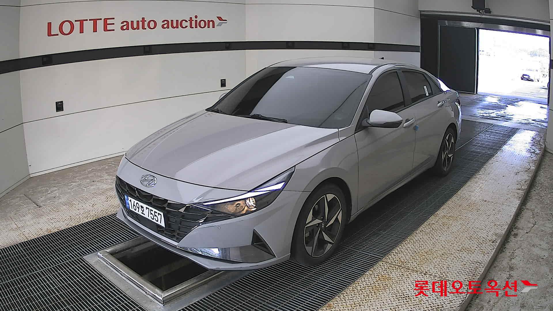 Hyundai Elantra - 3