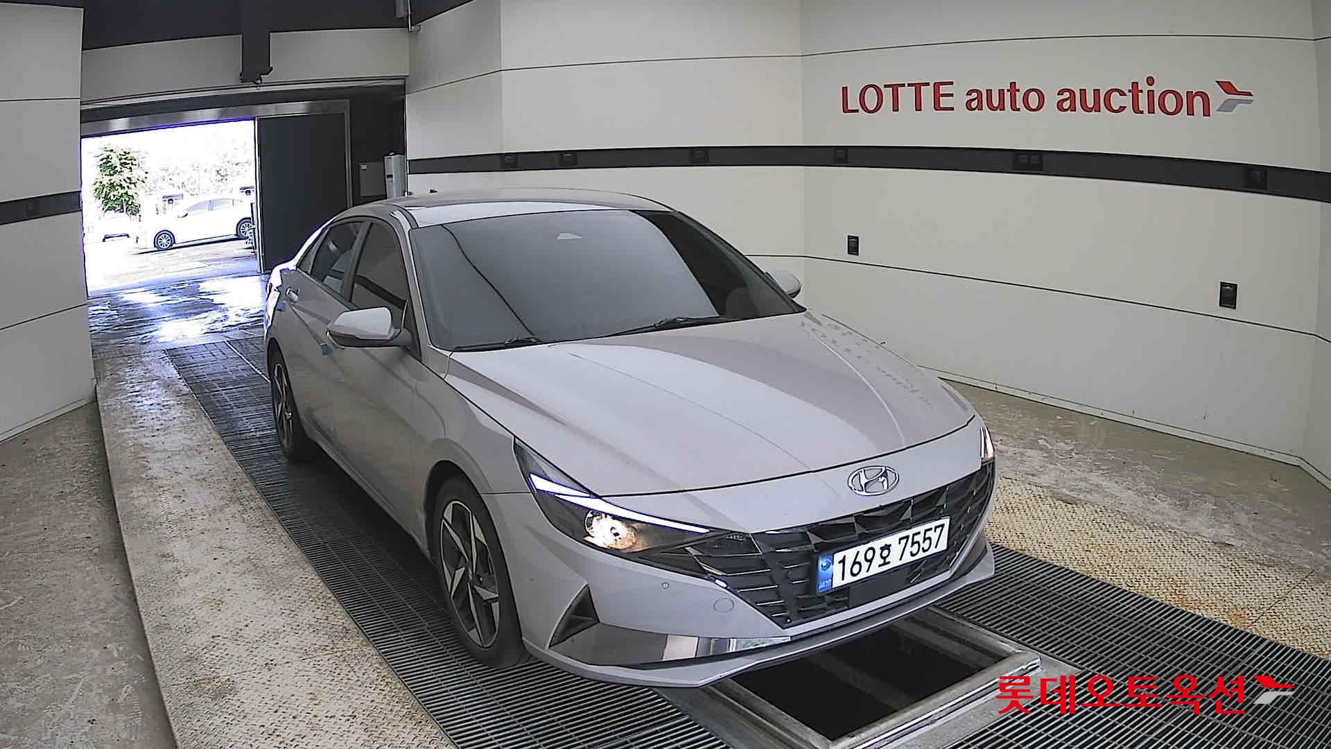Hyundai Elantra - 24