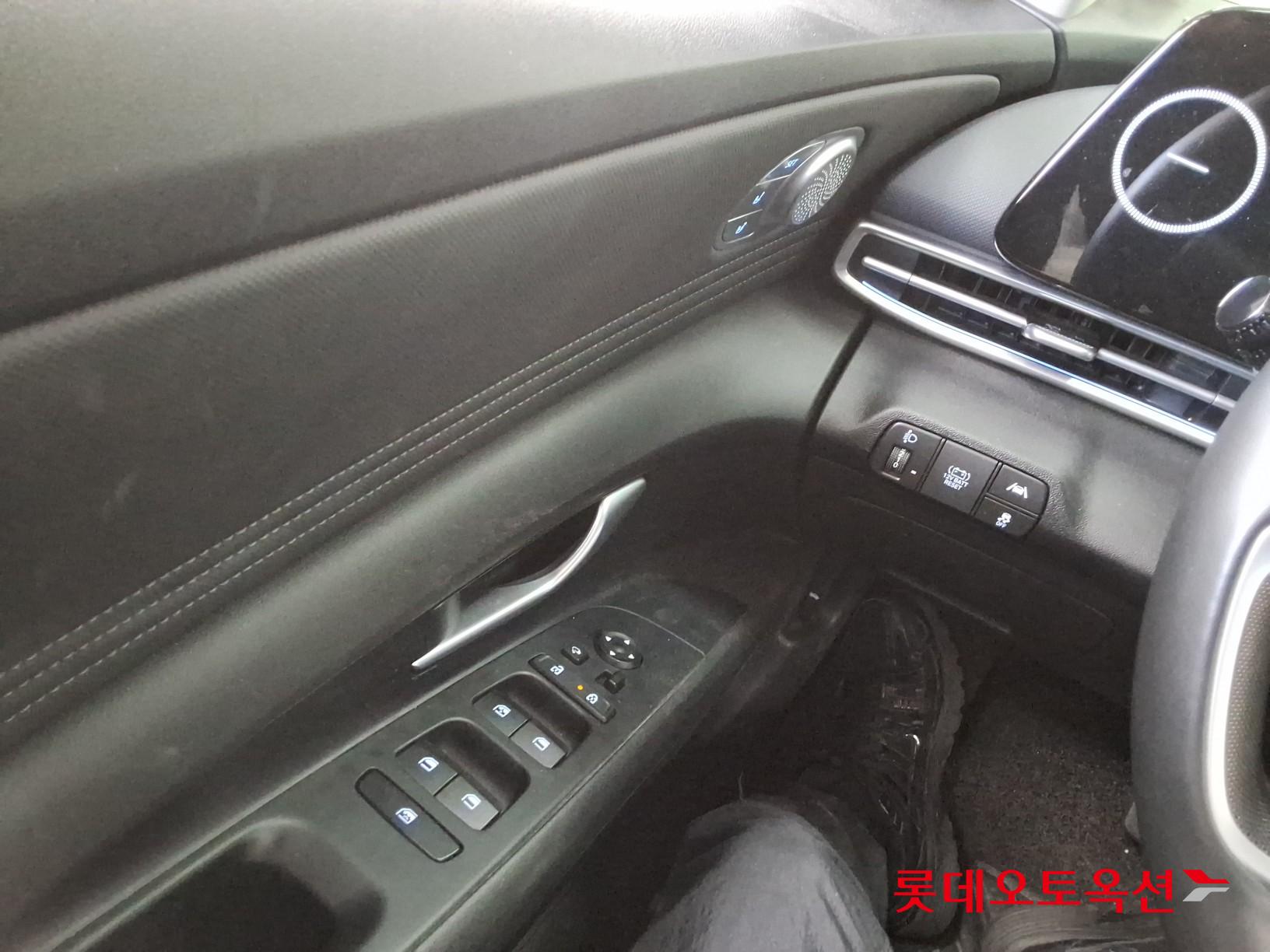 Hyundai Elantra - 29