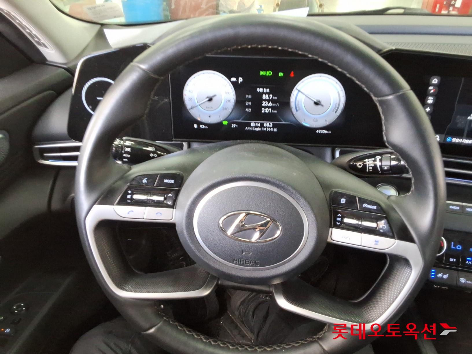 Hyundai Elantra - 30
