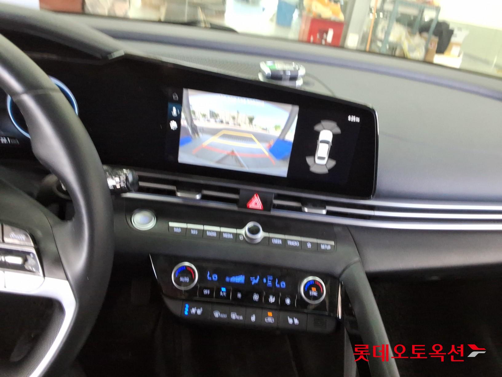 Hyundai Elantra - 34