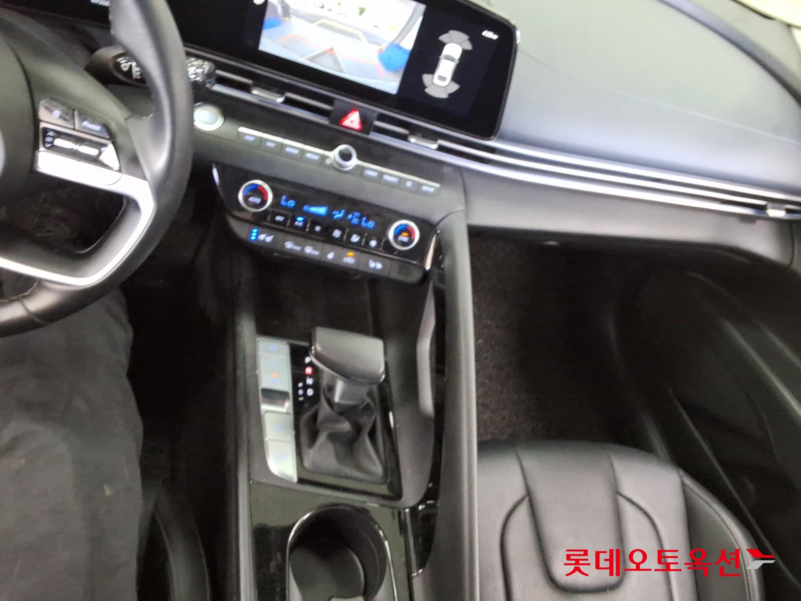 Hyundai Elantra - 35