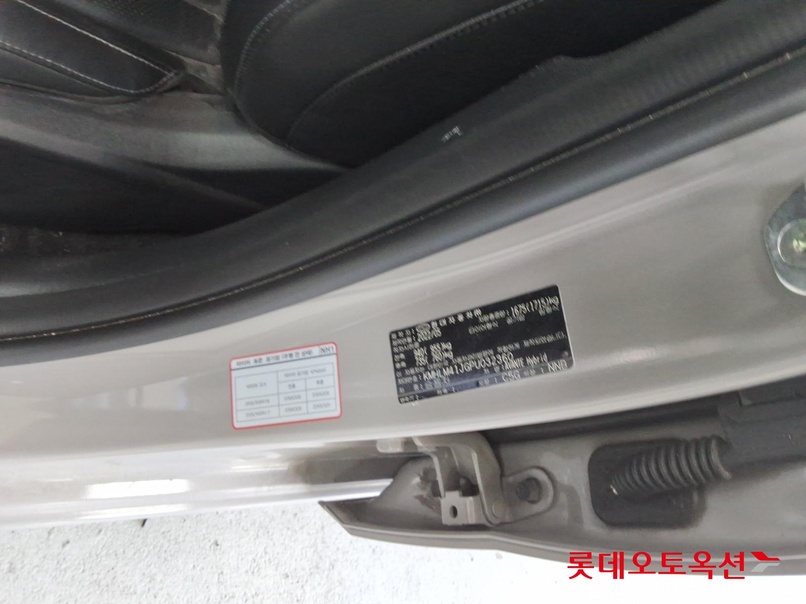 Hyundai Elantra - 36