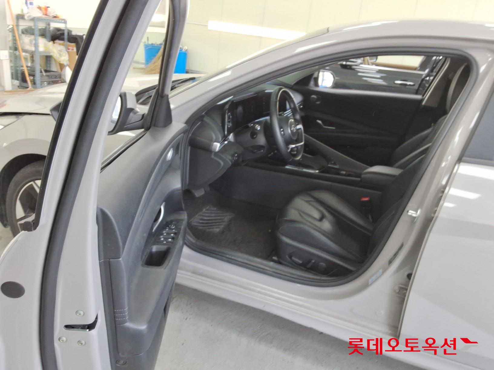 Hyundai Elantra - 37