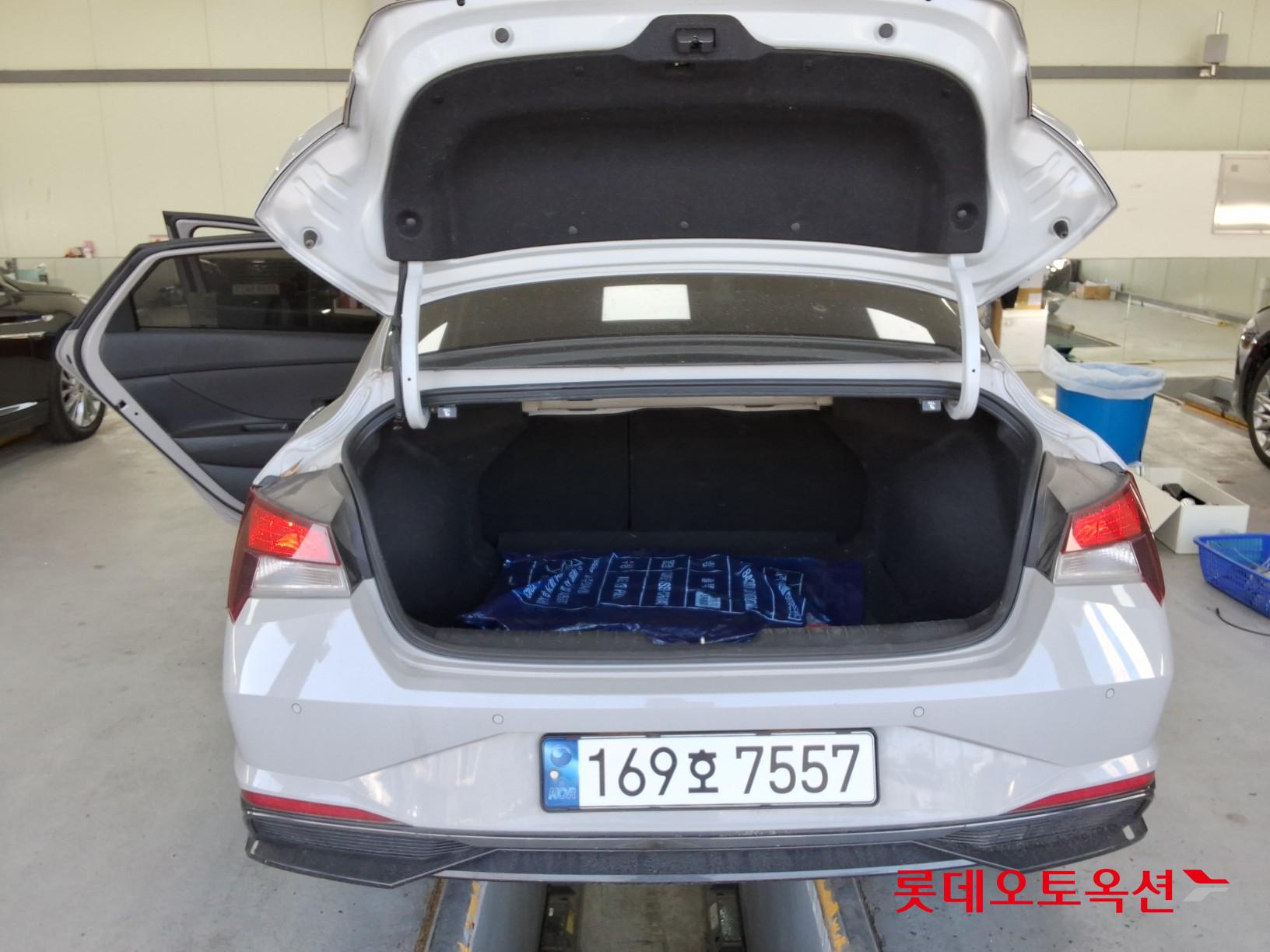 Hyundai Elantra - 9