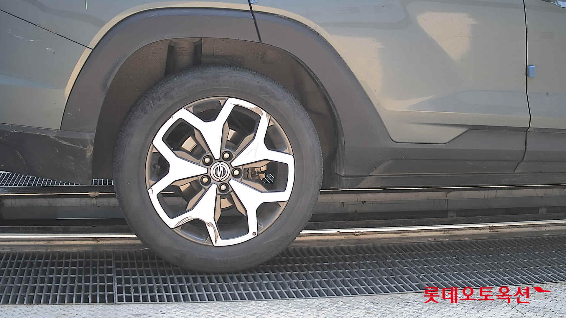 سانج يونج توريس - 28