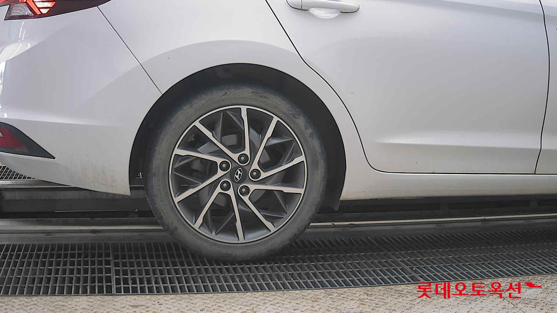 2020 - hyundai avante