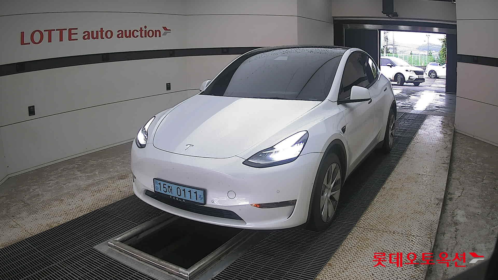 2022 - tesla model y