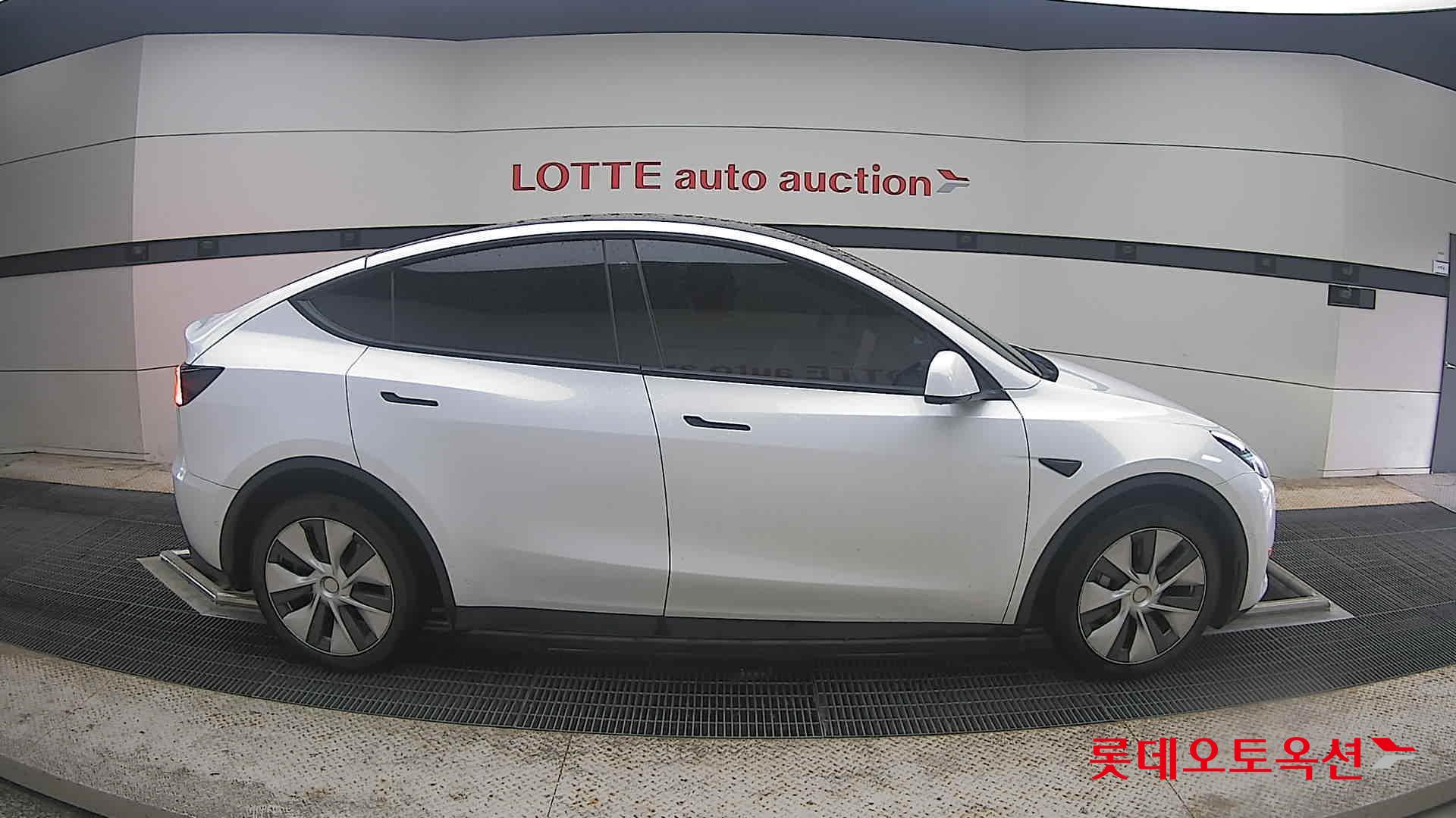 2022 - tesla model y
