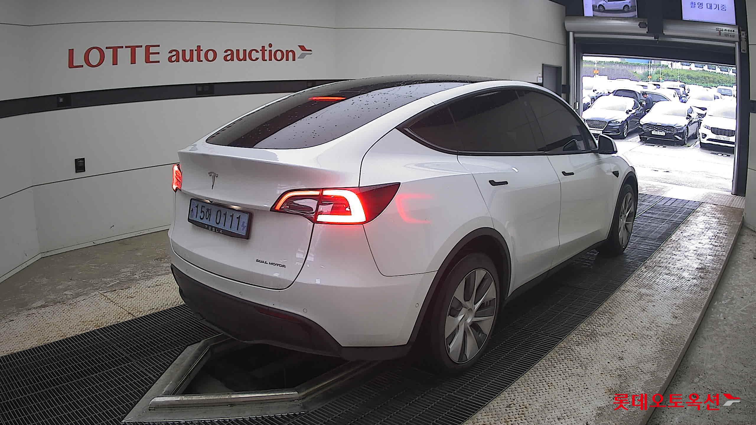 2022 - tesla model y