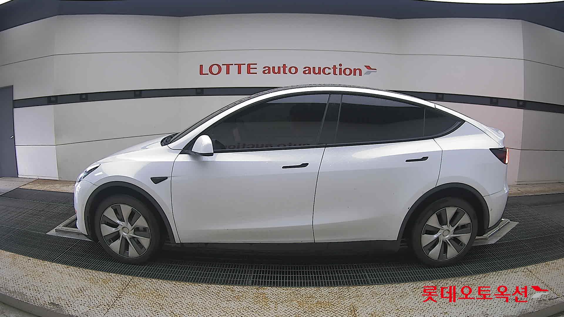 2022 - tesla model y