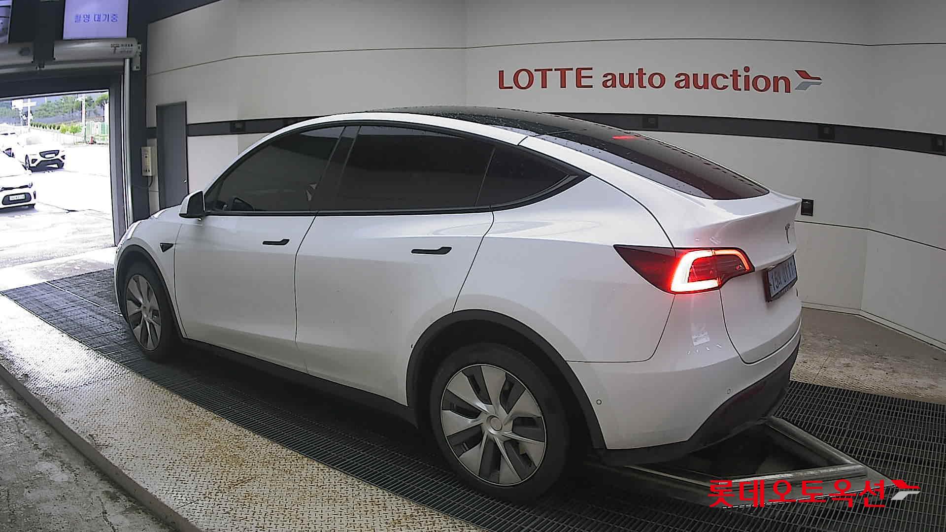 2022 - tesla model y