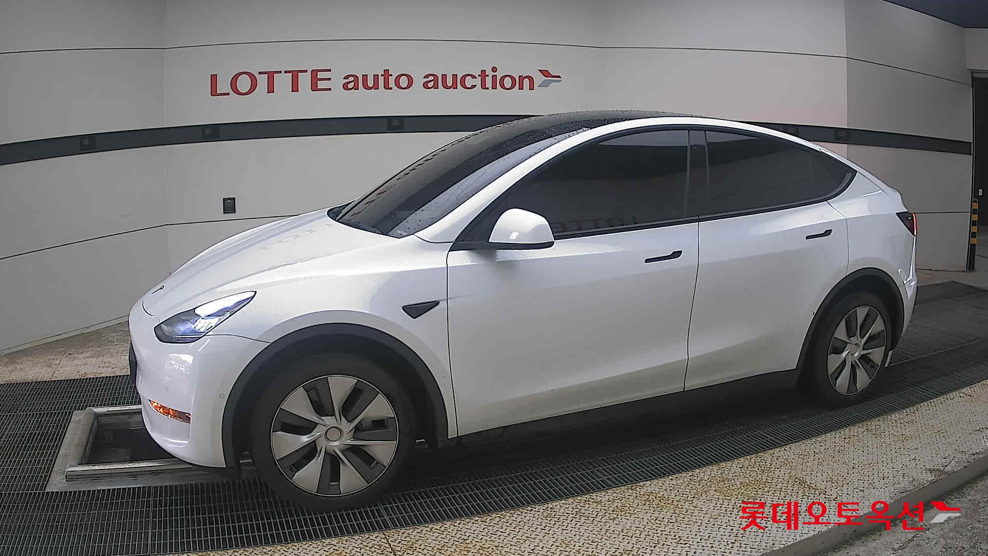 2022 - tesla model y