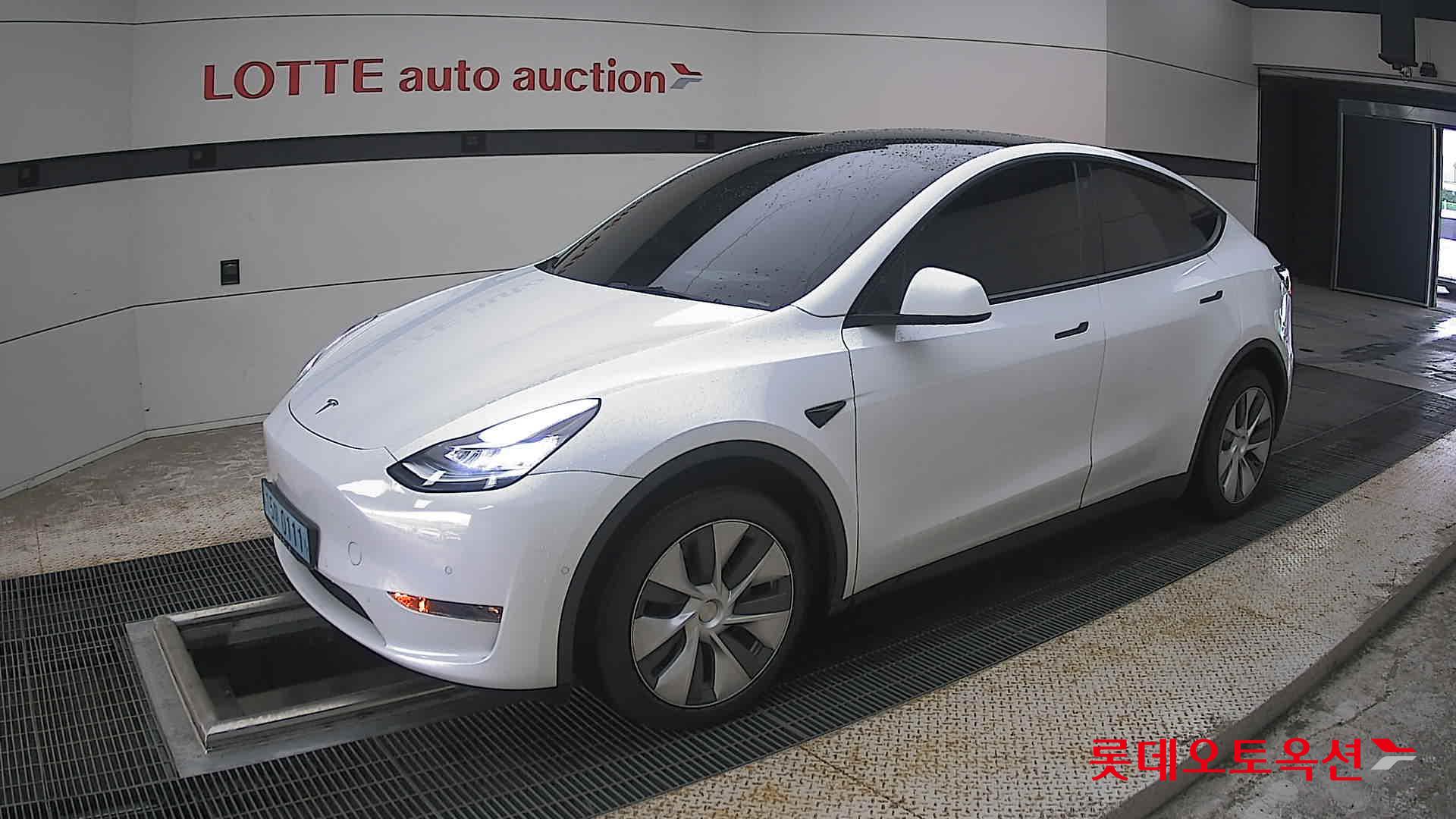 2022 - tesla model y