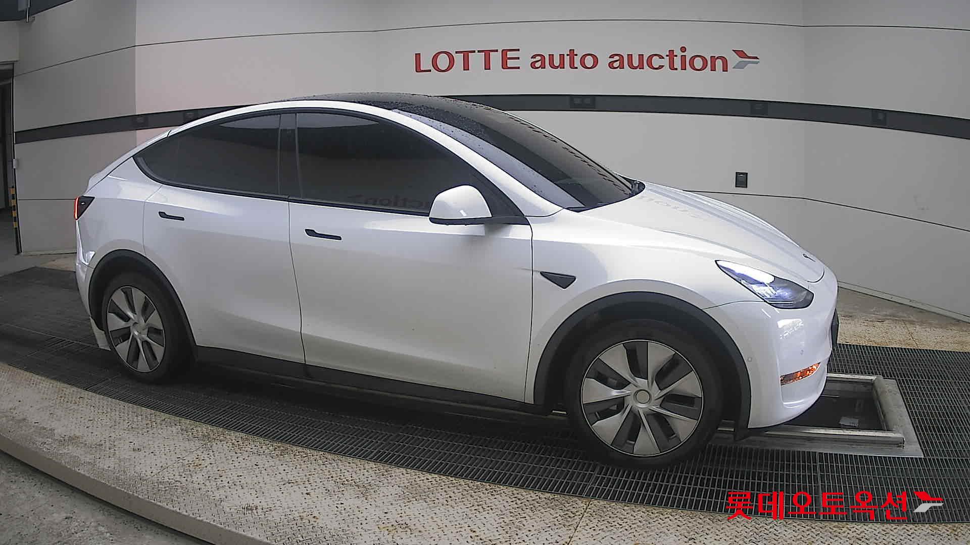 2022 - tesla model y
