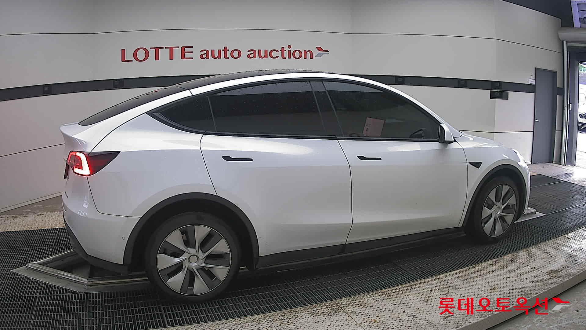 2022 - tesla model y