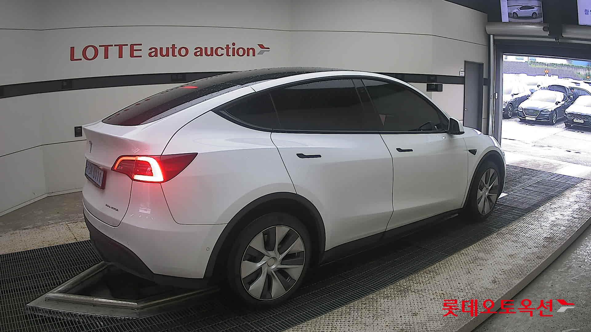 2022 - tesla model y