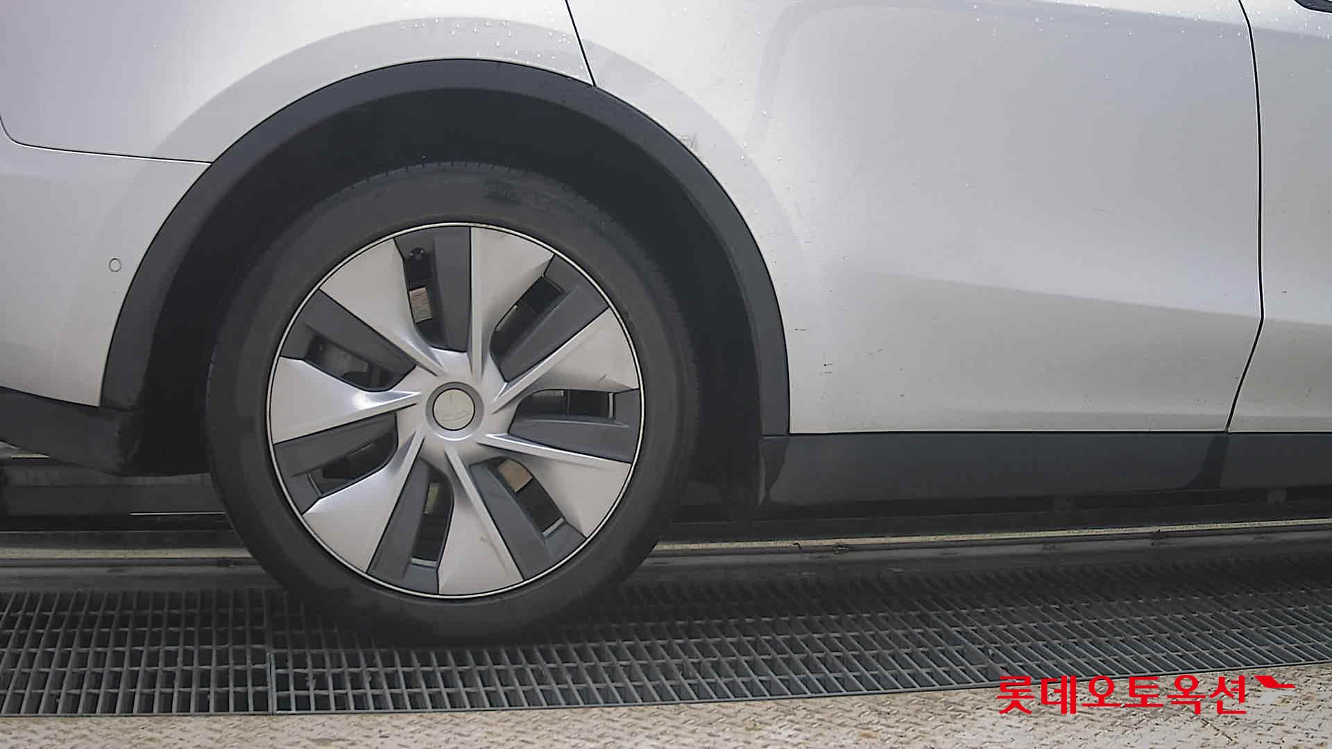 2022 - tesla model y